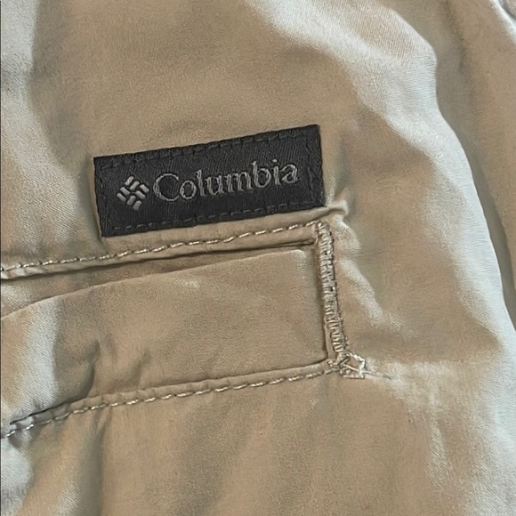 Columbia Men's Tan Flat Front Shorts - Picture 4 of 7